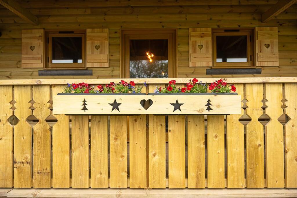 Luxury Log Cabin With A Hot Tub Stone  Exterior photo