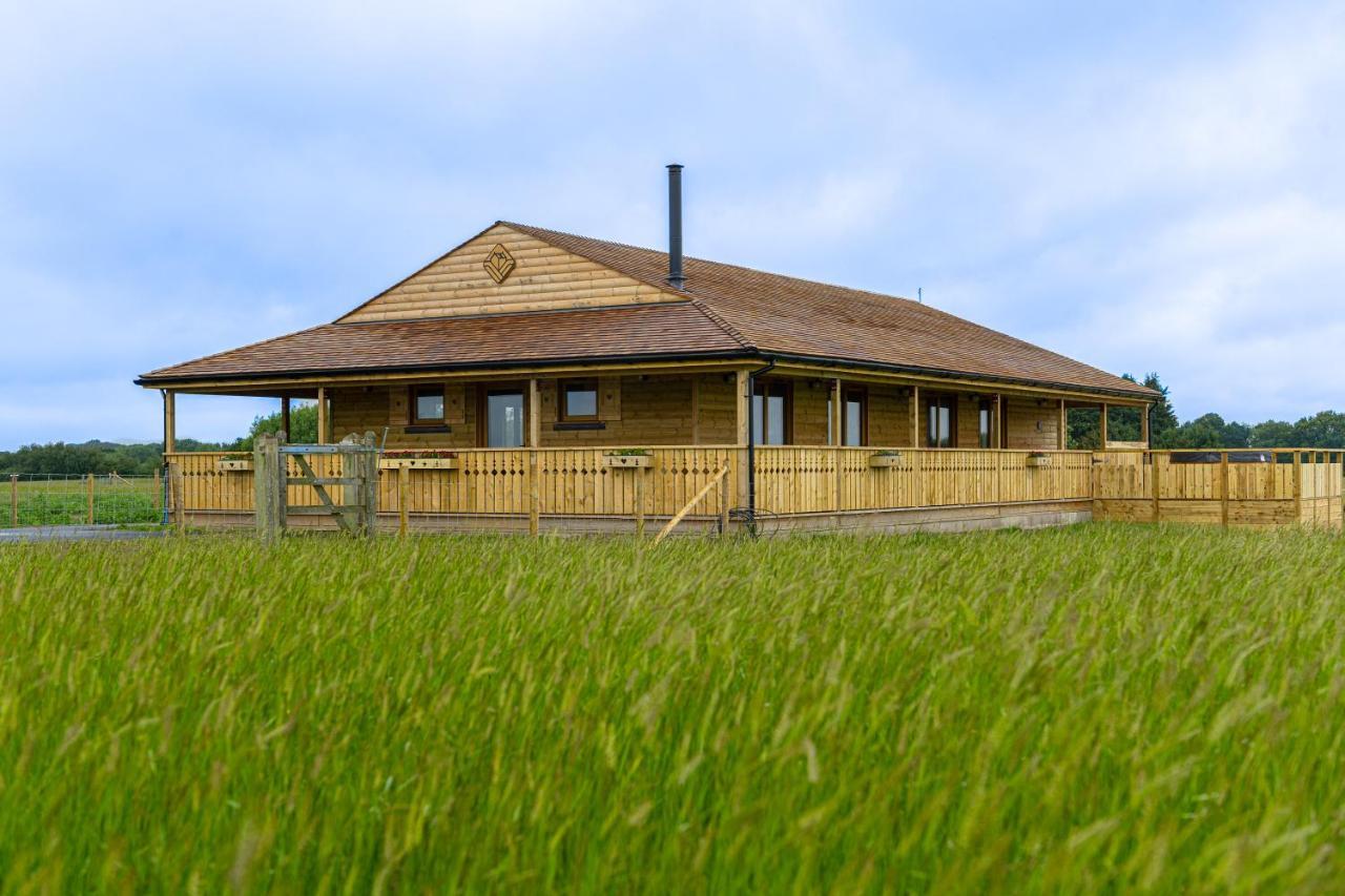 Luxury Log Cabin With A Hot Tub Stone  Exterior photo