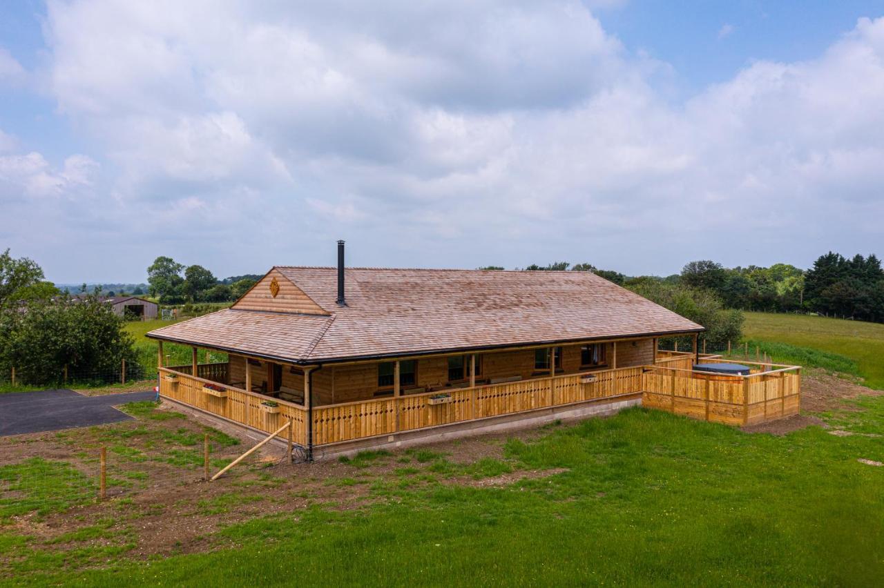 Luxury Log Cabin With A Hot Tub Stone  Exterior photo